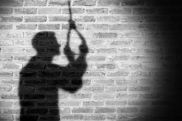 نقابات المعلمين الإيرانية: سياسات النظام الفاشلة والقمعية وراء "تسونامي" انتحار الطلاب