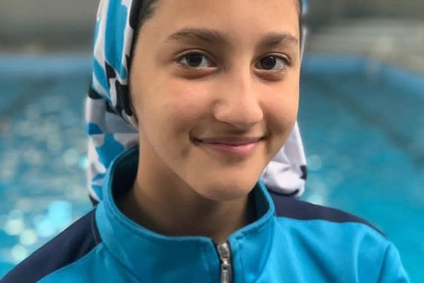 ماموران پس از کشتن آرنیکا دباغ، فضای مدرسه او را در گرگان امنیتی کردهاند