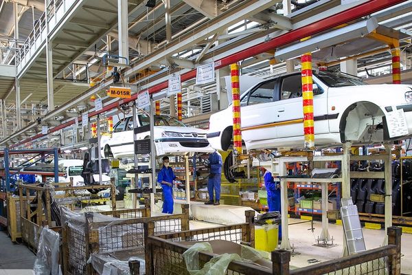 Iran's currency plunge signals deeper trouble for struggling economy