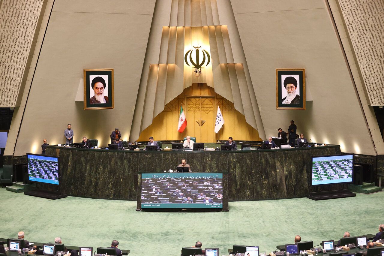 البرلمان الإيراني يبحث طرحاً فورياً لوقف تنفيذ اتفاقية  "CFT"