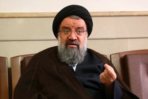 احمد خاتمی: مشکلات و گرفتاری هم در کشور داریم ولی مسبب آن آمریکا است