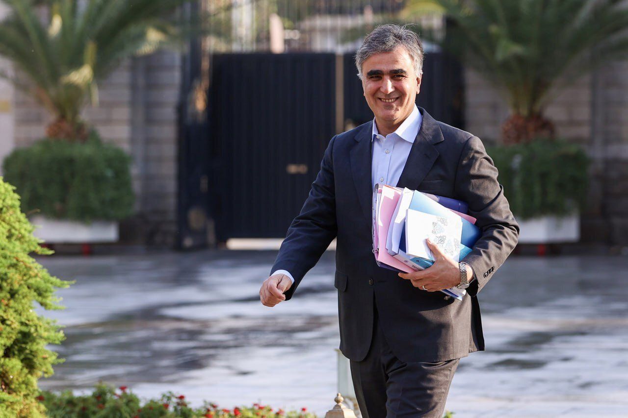 رئيس "المركزي" الإيراني: سعر الصرف الحالي يعكس الخوف وحربًا نفسية من العدو