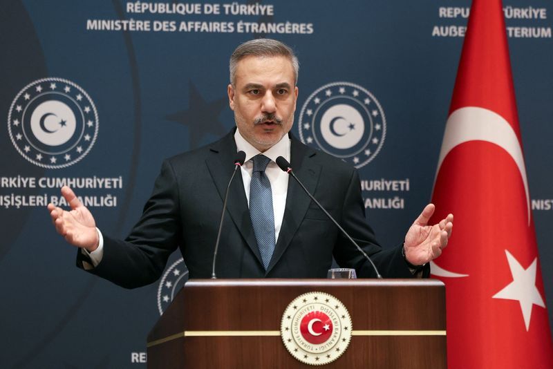 وزیر خارجه ترکیه: جهان به سمت جنگی بزرگ‌تر حرکت می‌کند