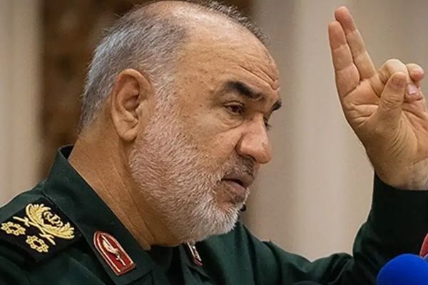 قائد الحرس الثوري الإيراني يعترف بقلة عدد عناصر القمع واستدعاء المتقاعدين