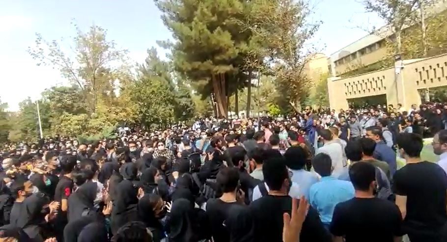 شنبه اعتراض؛ دانشجویان دانشگاه‌های مختلف در سومین هفته خیزش سراسری مردم ایران تجمع کردند