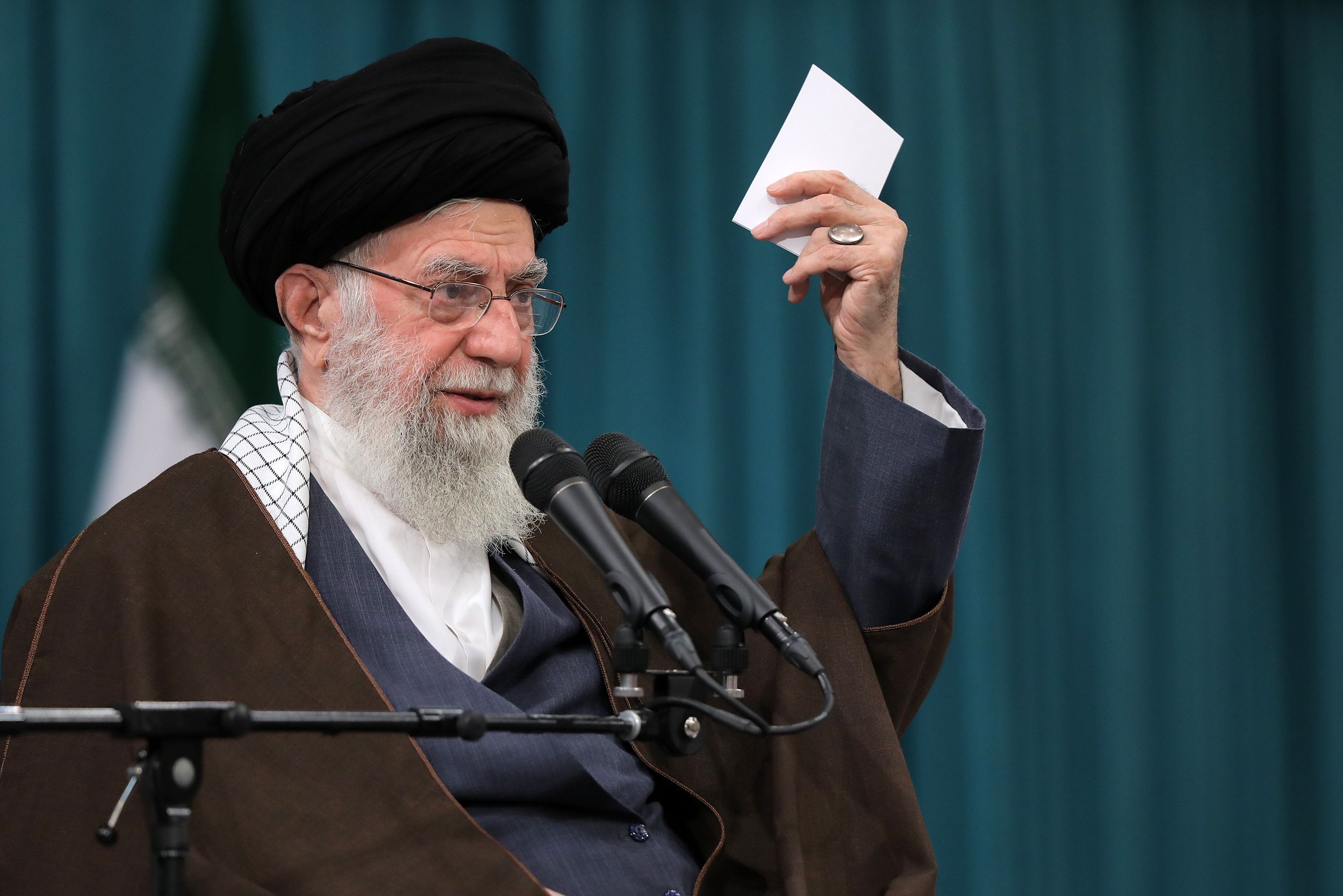Iran’s ruler Ali Khamenei during a meeting with first-time voters in Tehran (February 28, 2024) 