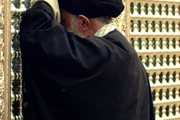 صحيفة أميركية: انهيار النفوذ العسكري والاقتصادي لإيران وسط فشل دعم روسيا والصين