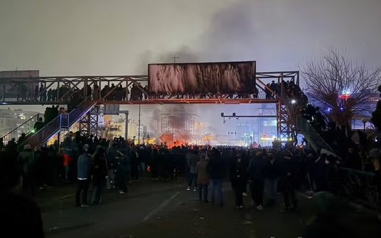 تلاش حکومت برای خاموش کردن صدای انقلاب ملی با جمعآوری دیشها، قطع اینترنت و سرکوب معترضان