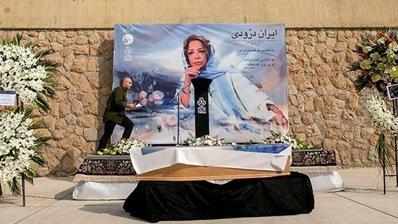 مراسم تشییع پیکر ایران درودی، نقاش نامدار ایرانی، برگزار شد