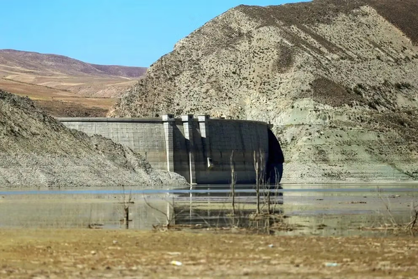 Iran seeks water imports as dams dry up, minister says