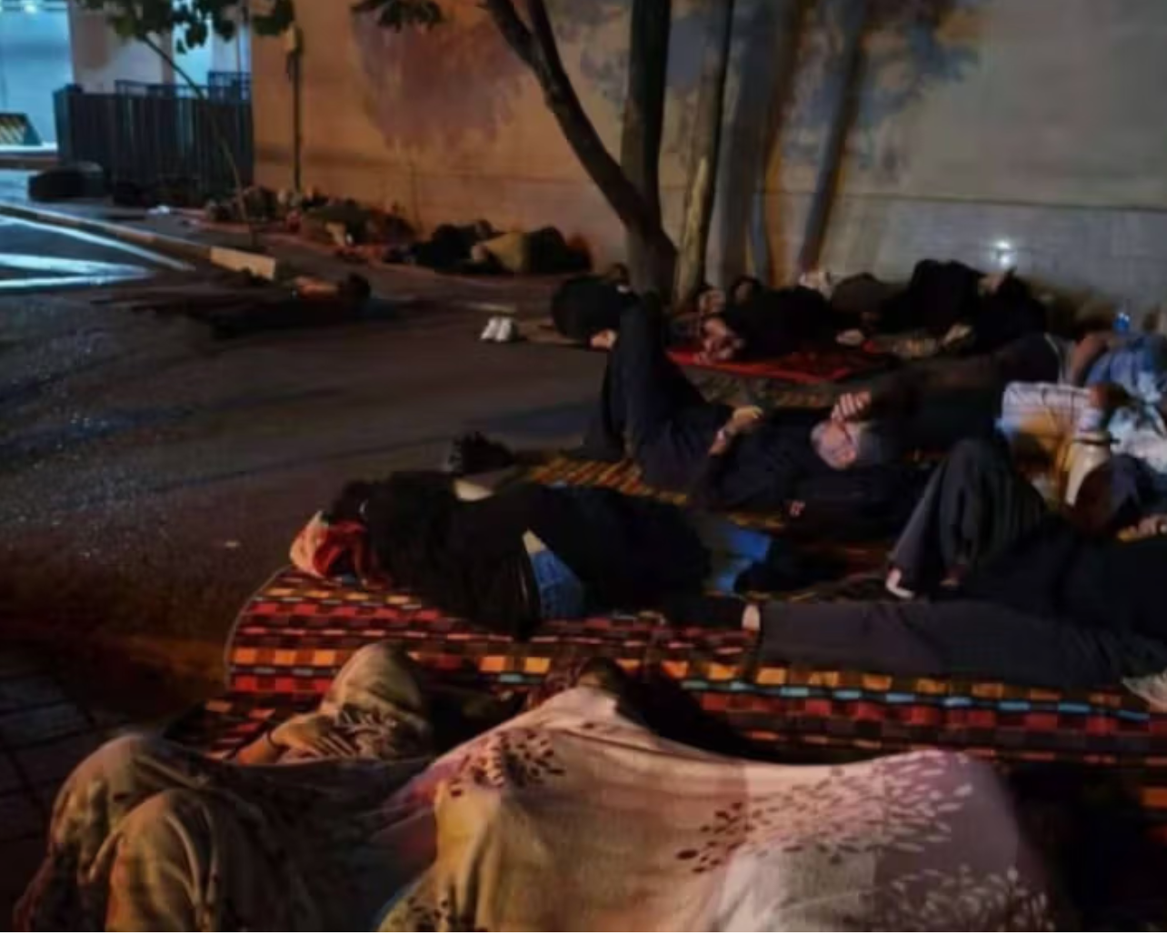 الرئيس السابق لغرفة التجارة الإيرانية: الطوابير الليلية أمام سفارة الصين "مدعاة للخزي"