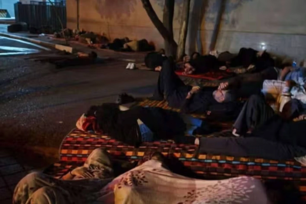 الرئيس السابق لغرفة التجارة الإيرانية: الطوابير الليلية أمام سفارة الصين "مدعاة للخزي"