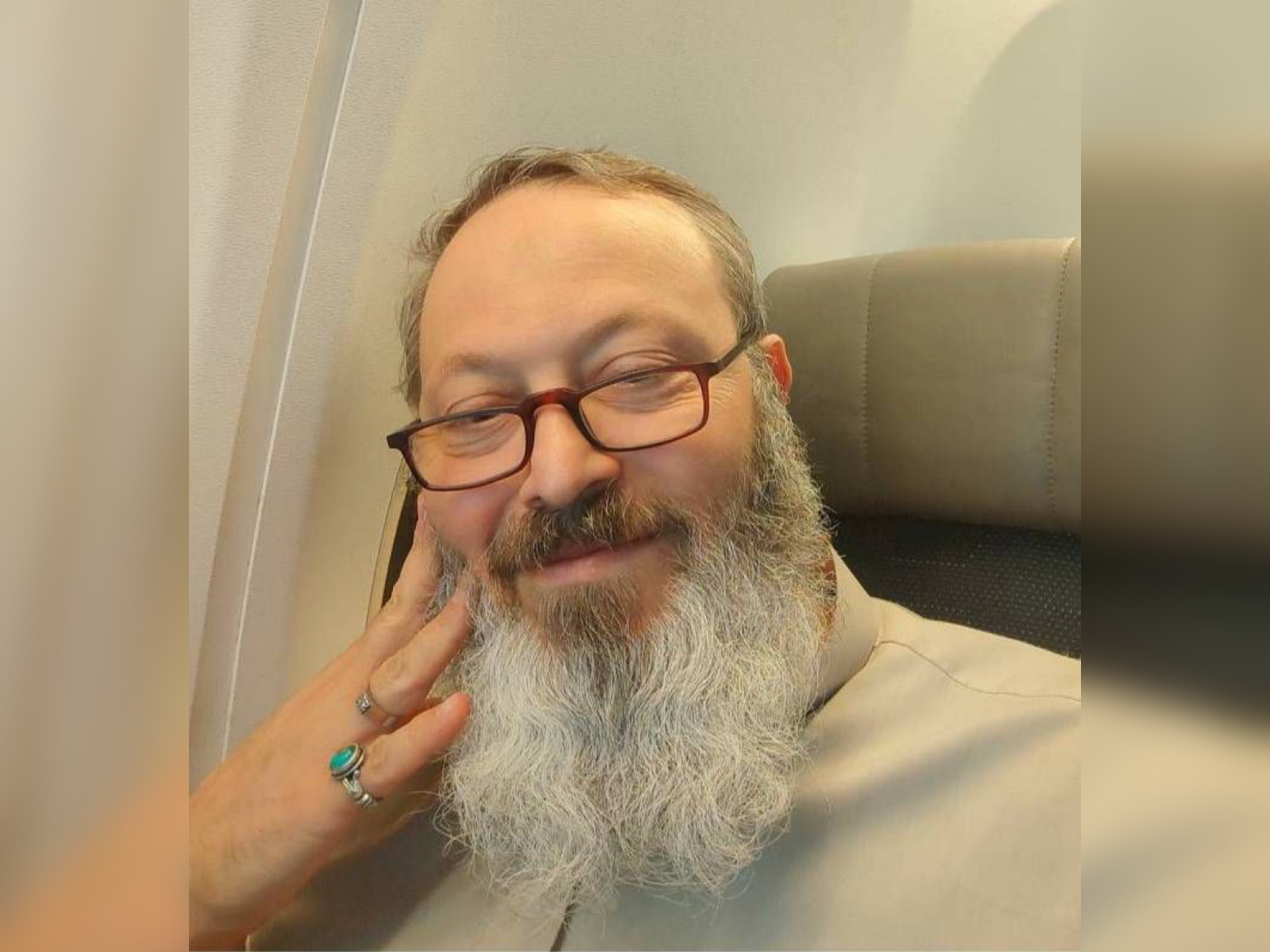 قاسمیان، مداح دفتر خامنه‌ای، از آزادی خود در عربستان سعودی و بازگشت به ایران خبر داد