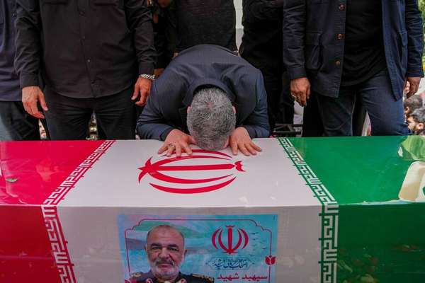 فرمانده سابق نیروی دریایی سپاه: ساختار اطلاعاتی جمهوری اسلامی در برابر اسرائیل کارآمد نیست