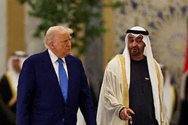 وال استریت ژورنال: امارات در حال آمادگی برای کمک به آمریکا برای بازگشایی تنگه هرمز است