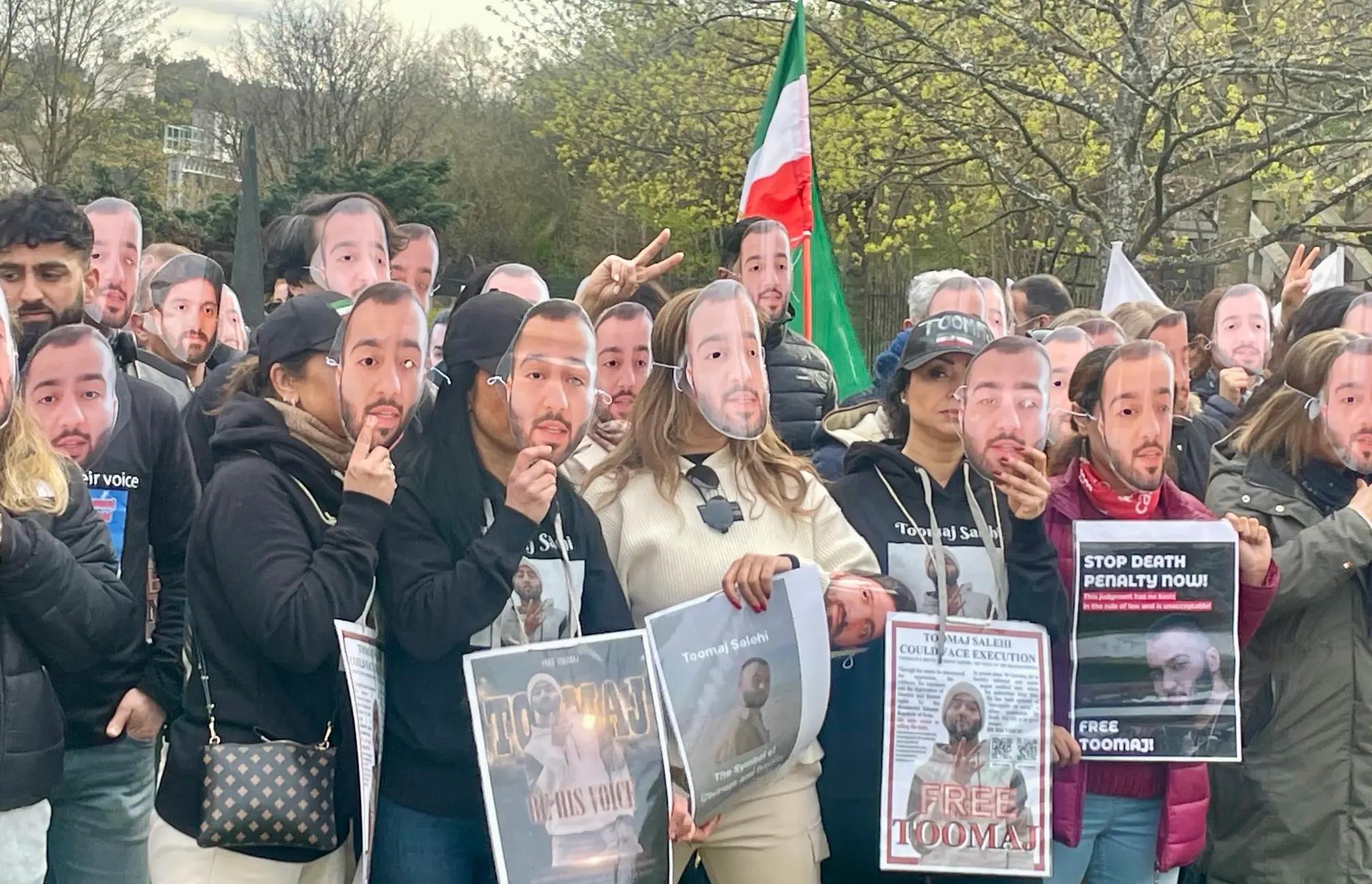 تنديدًا بالإعدامات ودعمًا للمطرب توماج صالحي.. احتجاجات حاشدة للإيرانيين حول العالم 