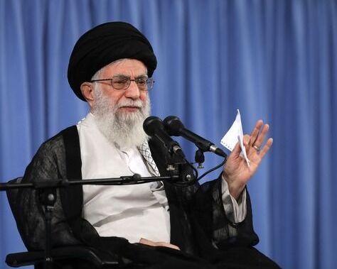 حمله دوباره رهبر جمهوری اسلامی به فضای مجازی: رها و بی قید و بند است