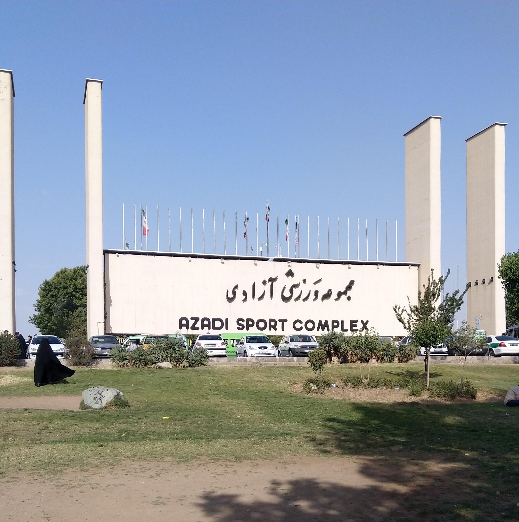 بعد انقطاعاتهما المتكررة وتفاقم الأزمة.. اتحادات رياضية إيرانية بلا ماء ولا كهرباء