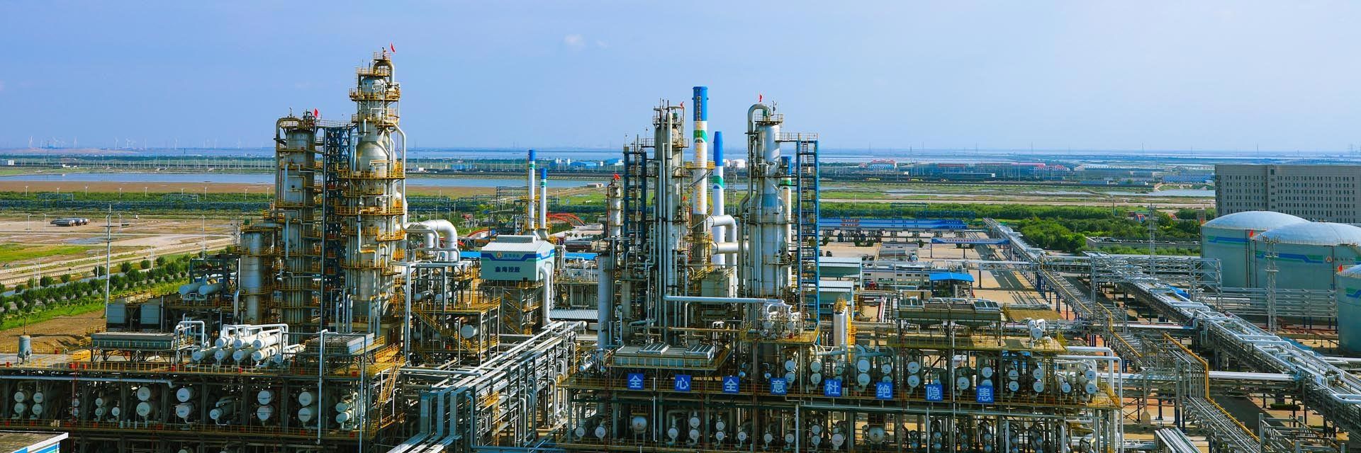 US sanctions Chinese refinery, operators for handling Iranian oil