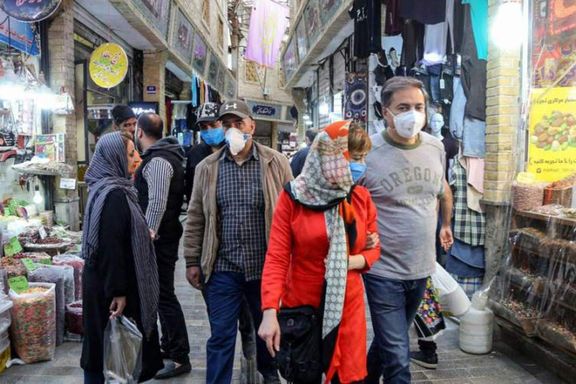 People walking in Tehran Bazaar. Photo published by Fararu