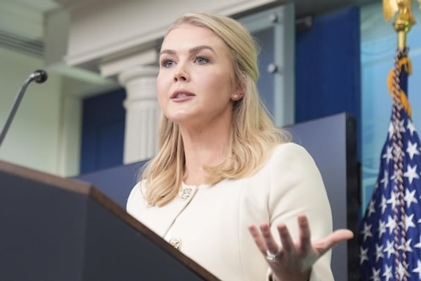 المتحدثة باسم البيت الأبيض: ترامب طرح فقط سؤالاً حول تغيير النظام في إيران