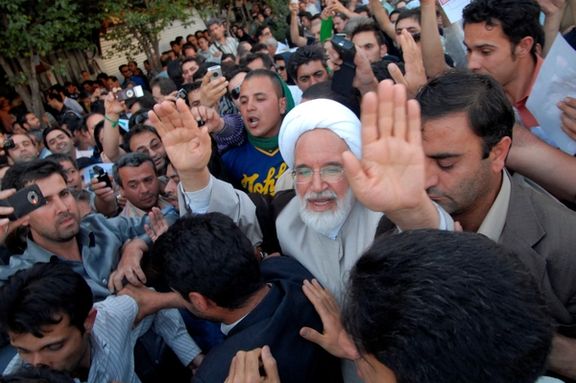 Iran's then-presidential candidate Mehdi Karroubi (3rd right) joins a crowd of supporters in Tehran June 17, 2009.