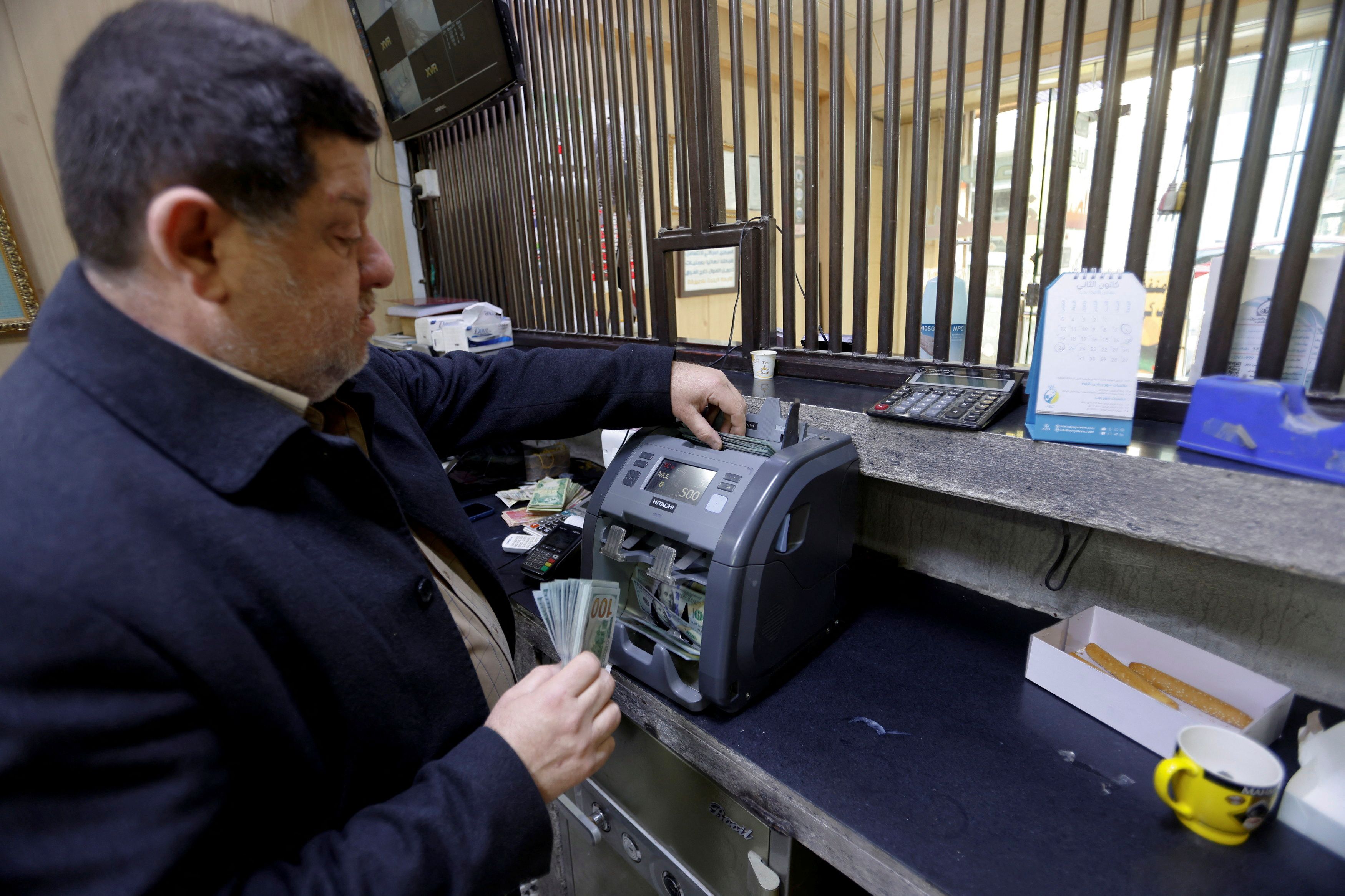 تلاش‌ها برای جلوگیری از قاچاق دلار به ایران؛ دیدار قریب‌الوقوع مقام‌های عراقی و آمریکایی