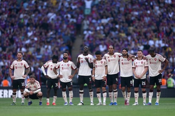 کریستال پالاس ۲(۳)-(۲)۲ لیورپول؛ لیورپول اولین جام فصل را از دست داد