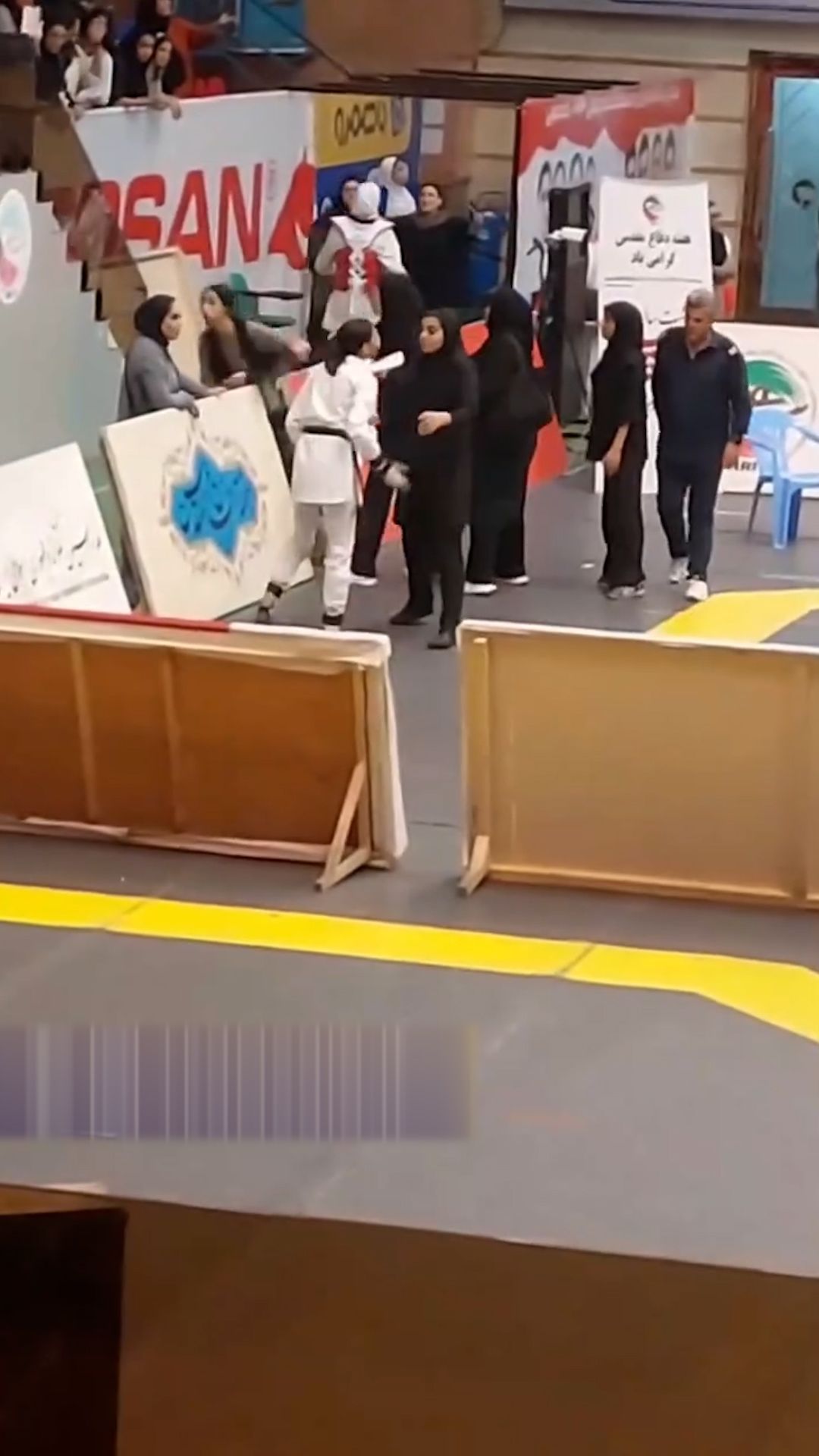 درگیری دو خواهر با دیگران در حضور مربیان تیم ملی، در روز اول لیگ تکواندوی زنان