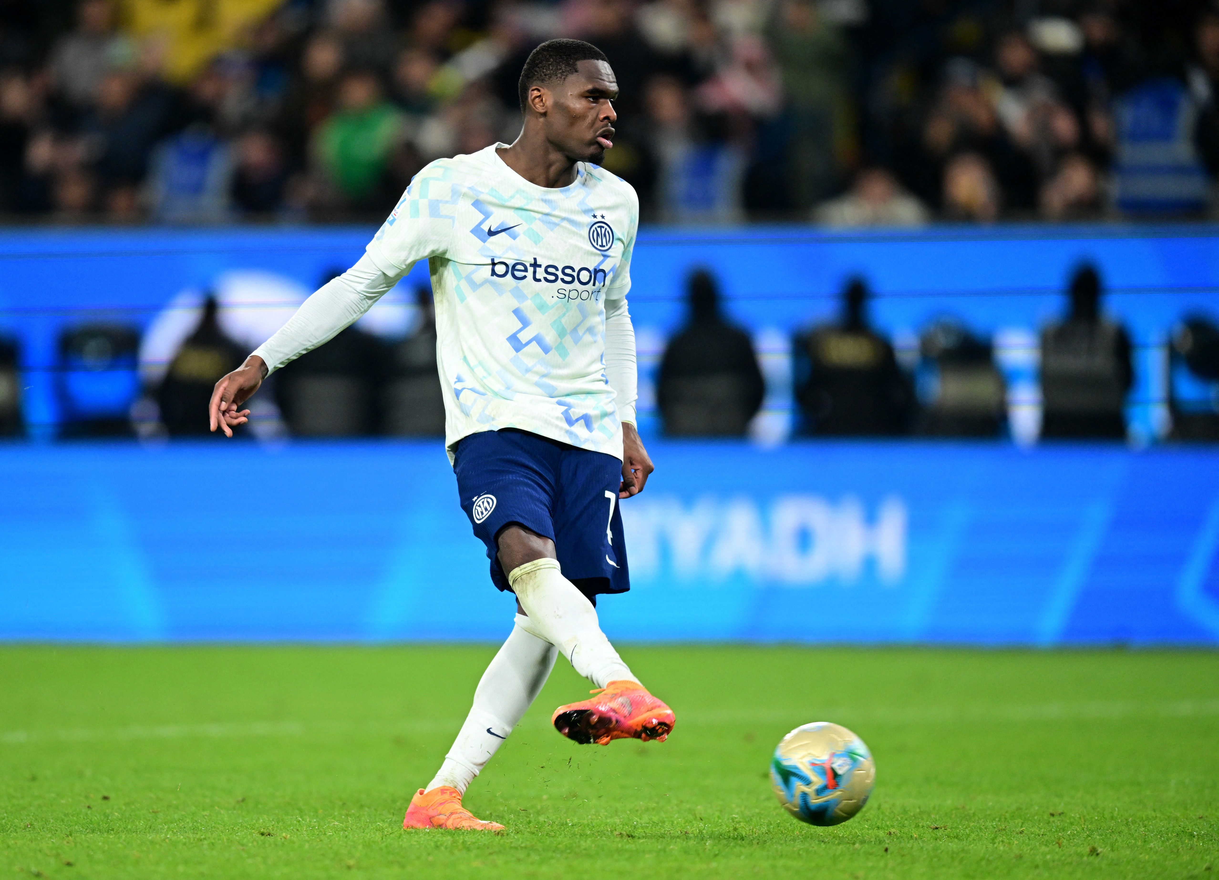 بولونیا ۱(۳)-(۲)۱ اینتر: حذف اینتر از سوپرکاپ ایتالیا در ضربات مرگبار پنالتی