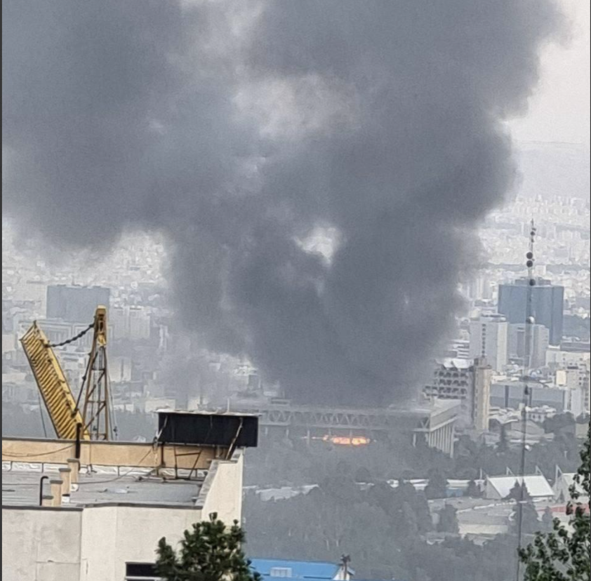 در نخستین حمله پس از هشدار ترک منطقه سه تهران، صداوسیما هدف گرفته شد