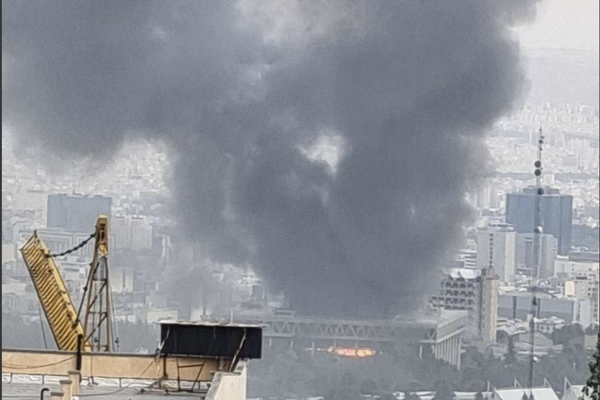 بعد إنذار إخلاء المنطقة 3 في طهران.. إسرائيل تستهدف "منبر دعاية" النظام الإيراني