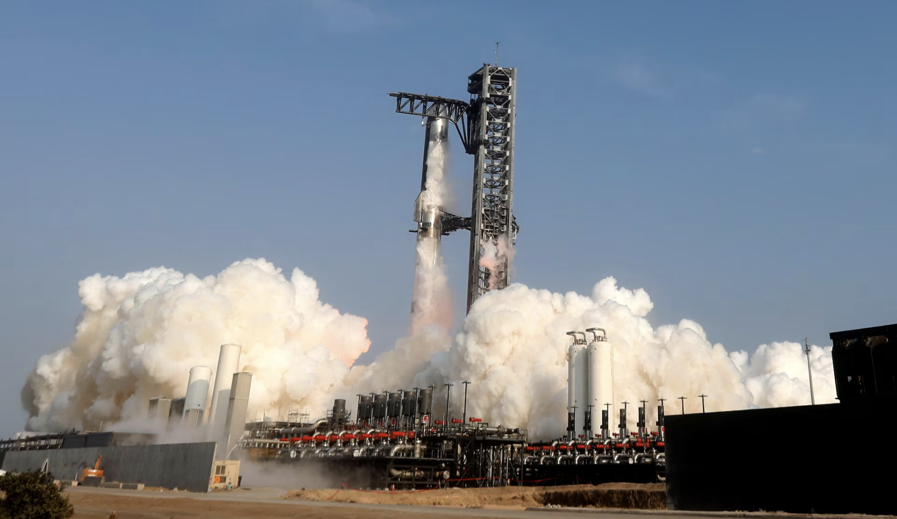 موشک استارشیپ در تازه‌ترین پرتاب آزمایشی  از کنترل خارج شد