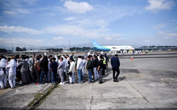هواپیماهای حامل مهاجران اخراج شده از آمریکا وارد کلمبیا و گواتمالا شدند