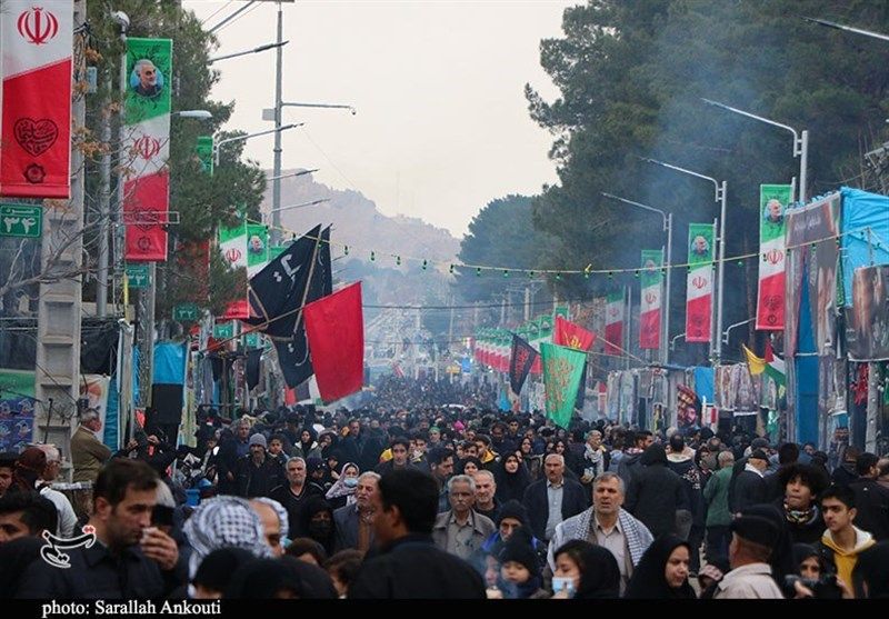 People at Kerman's cemetery to honor IRGC-Quds Force commander Qasem Soleimani, who was killed in 2020 