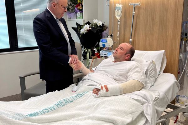 استرالیا برای قدردانی از «قهرمانان» حمله بوندای نشان ملی شجاعت ایجاد میکند