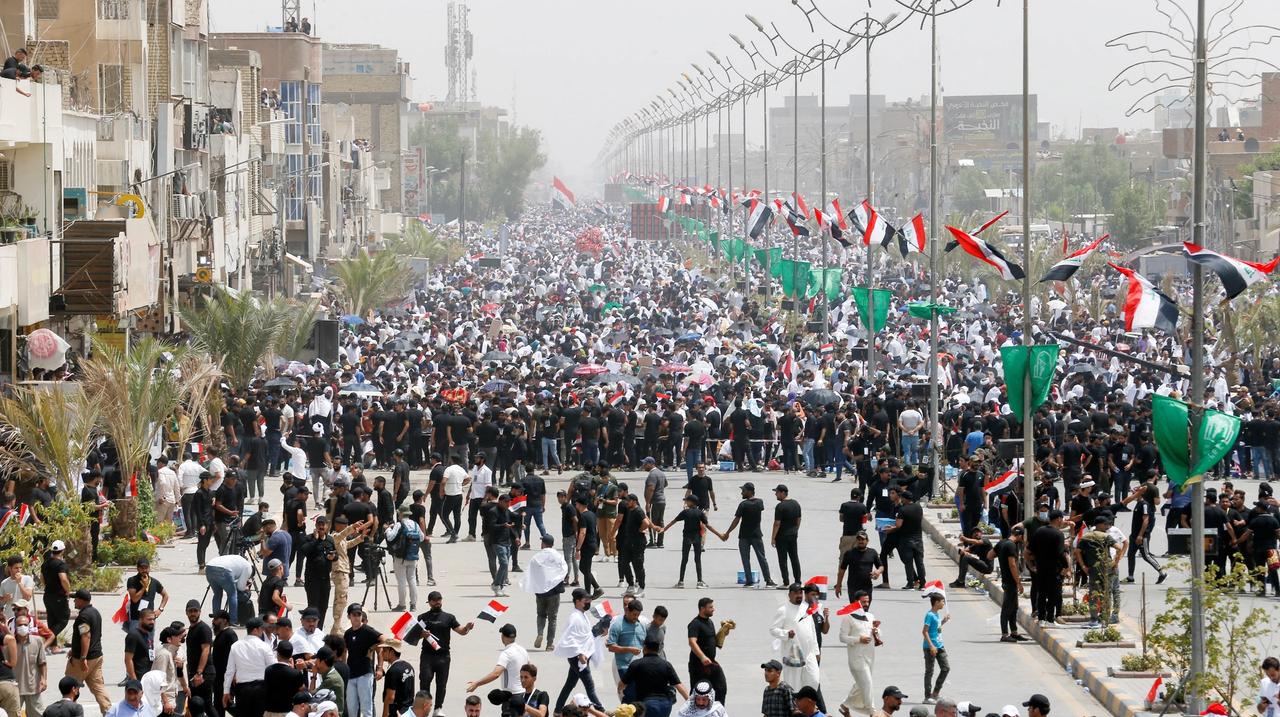 Iraq’s Influential Cleric Warns Against Foreign Interventions 