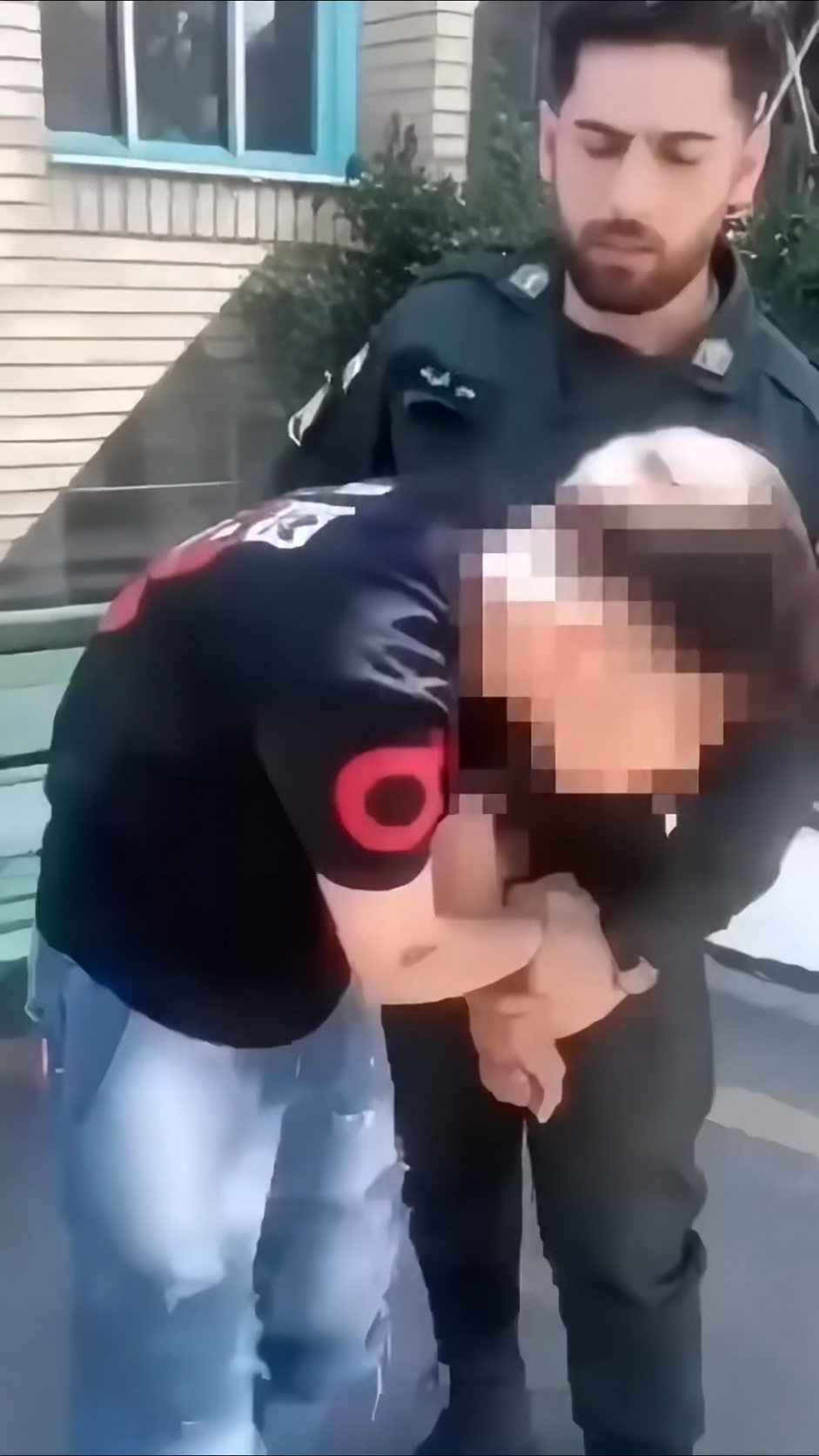 در پی واکنش گسترده مردم، مقام‌ها از بازداشت ماموران متعرض به نوجوان تبریزی خبر دادند