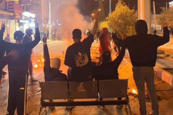 Witnesses say new wave of student arrests hits Iran