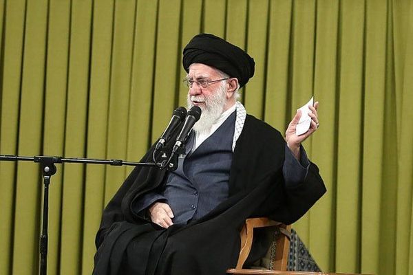 خامنئي يعترف بإطلاق النار المباشر على المحتجين والمصابين، حتى من الخلف