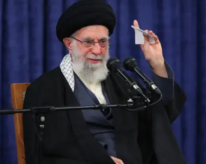 روزنامه زیر نظر خامنهای ترامپ را «خودشیفته و پادشاه دیکتاتور» خواند