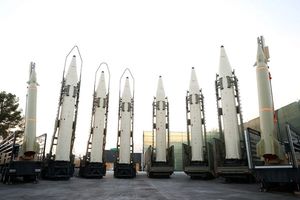 وال استریت ژورنال: ایران برای تامین سوخت موشکهای بالستیک، از چین مواد اولیه میخرد