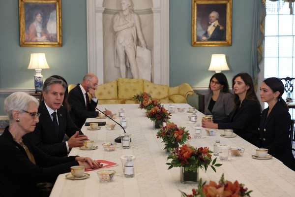 US Secretary Of State Meets Iranian Civil Society Activists, Vows Support