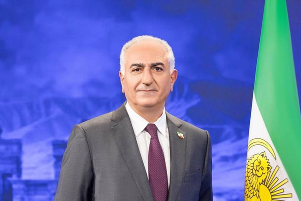 شاهزاده رضا پهلوی: آیین چهارشنبهسوری را در کوچهها و محلههایتان بر پا کنید