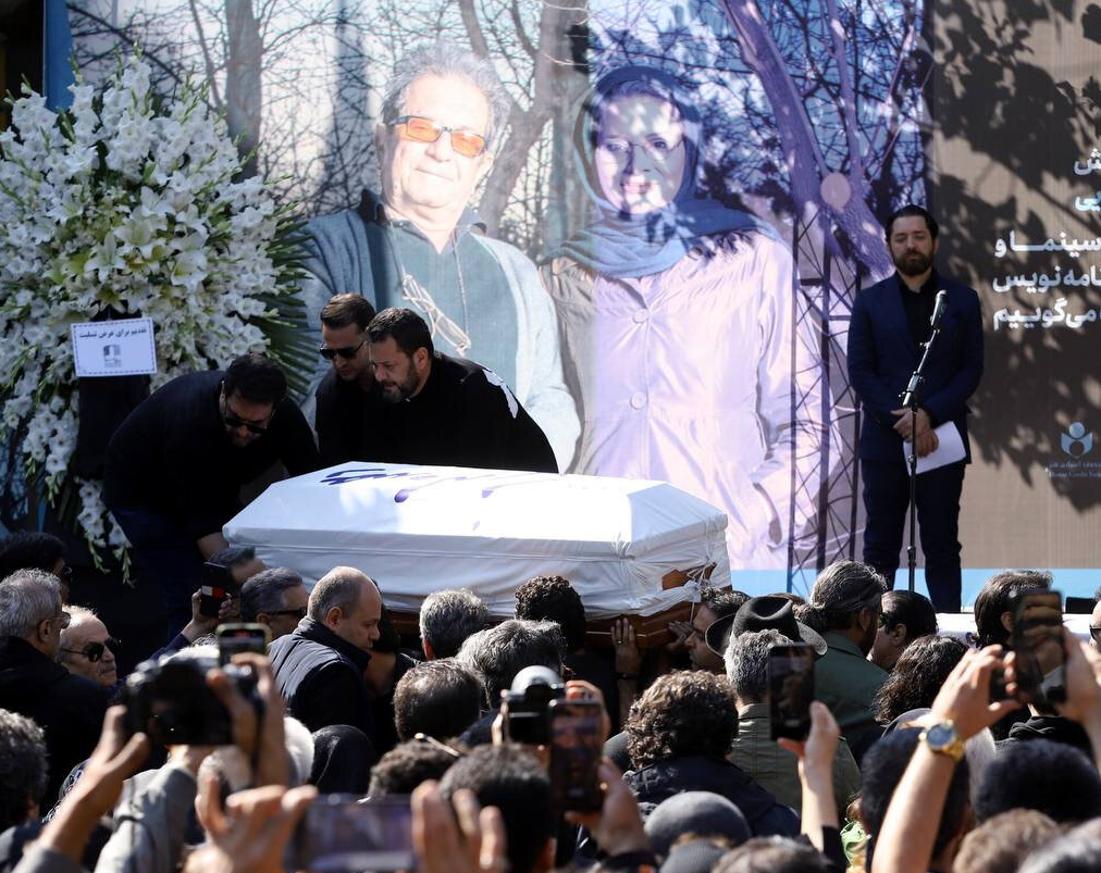 وکیل خانواده داریوش مهرجویی: در پرونده قتل مهرجویی و همسرش احتمالا پای یک آمر در میان است