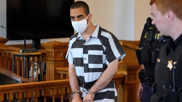 ضارب سلمان رشدی: برای روح‌الله خمینی احترام قائلم و فکر می‌کنم او شخص بزرگی است