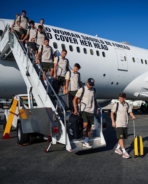 بارسلونا با هواپیمای مهسا امینی و امیر نصرآزادانی به اردوی آمریکا رفت