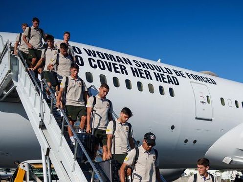 بارسلونا با هواپیمای مهسا امینی و امیر نصرآزادانی به اردوی آمریکا رفت