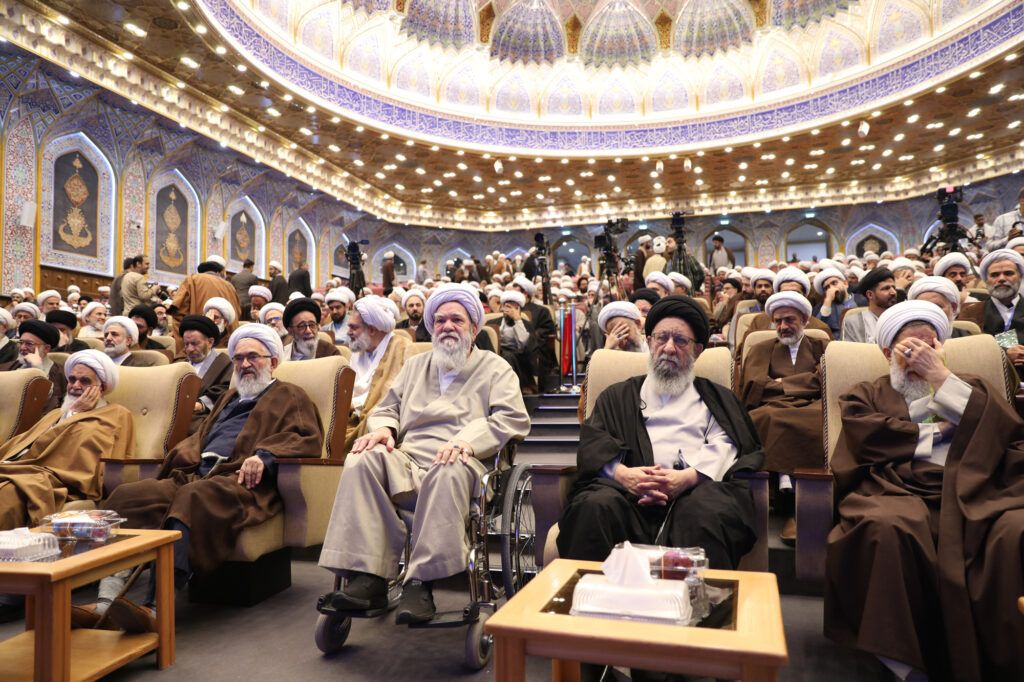 عضو جامعه مدرسین حوزه علمیه قم: مشکلات معیشتی موجب دلسردی و پژمردگی طلبه‌ها می‌شود