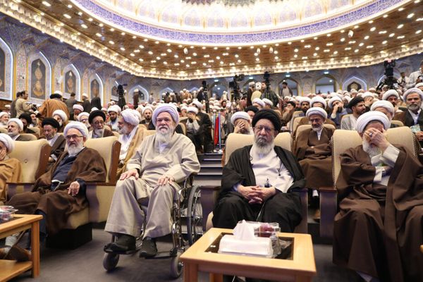 عضو جامعه مدرسین حوزه علمیه قم: مشکلات معیشتی موجب دلسردی و پژمردگی طلبهها میشود